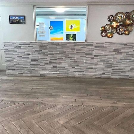 Days Inn By Wyndham Birmingham/West Экстерьер фото