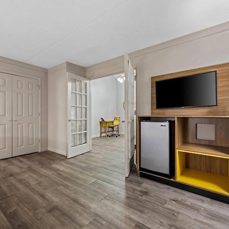 Days Inn By Wyndham Birmingham/West Экстерьер фото