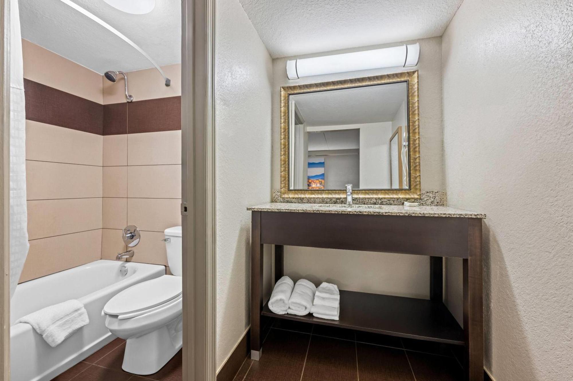 Days Inn By Wyndham Birmingham/West Экстерьер фото