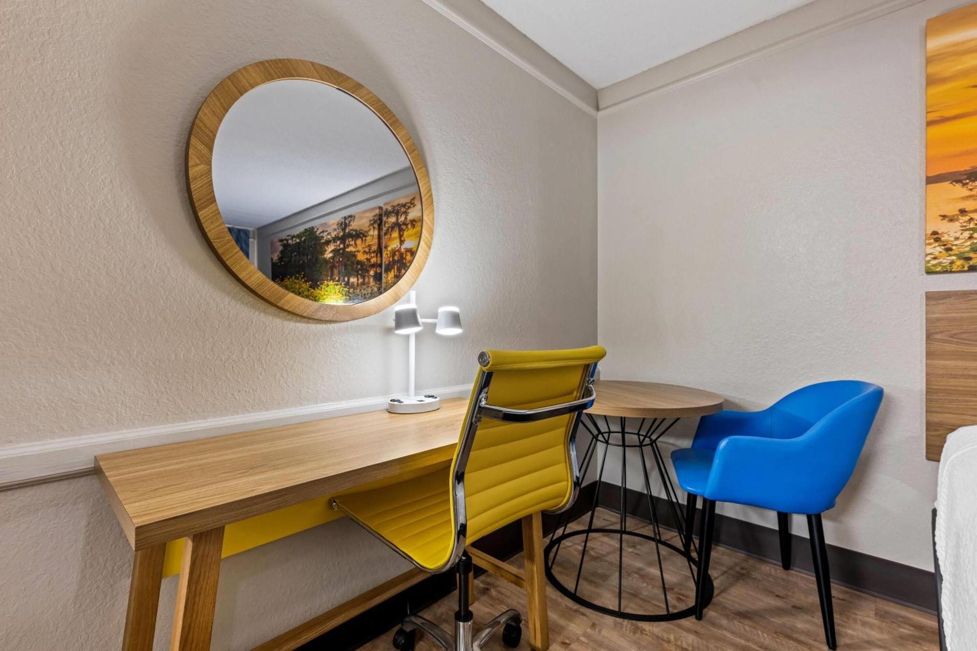 Days Inn By Wyndham Birmingham/West Экстерьер фото