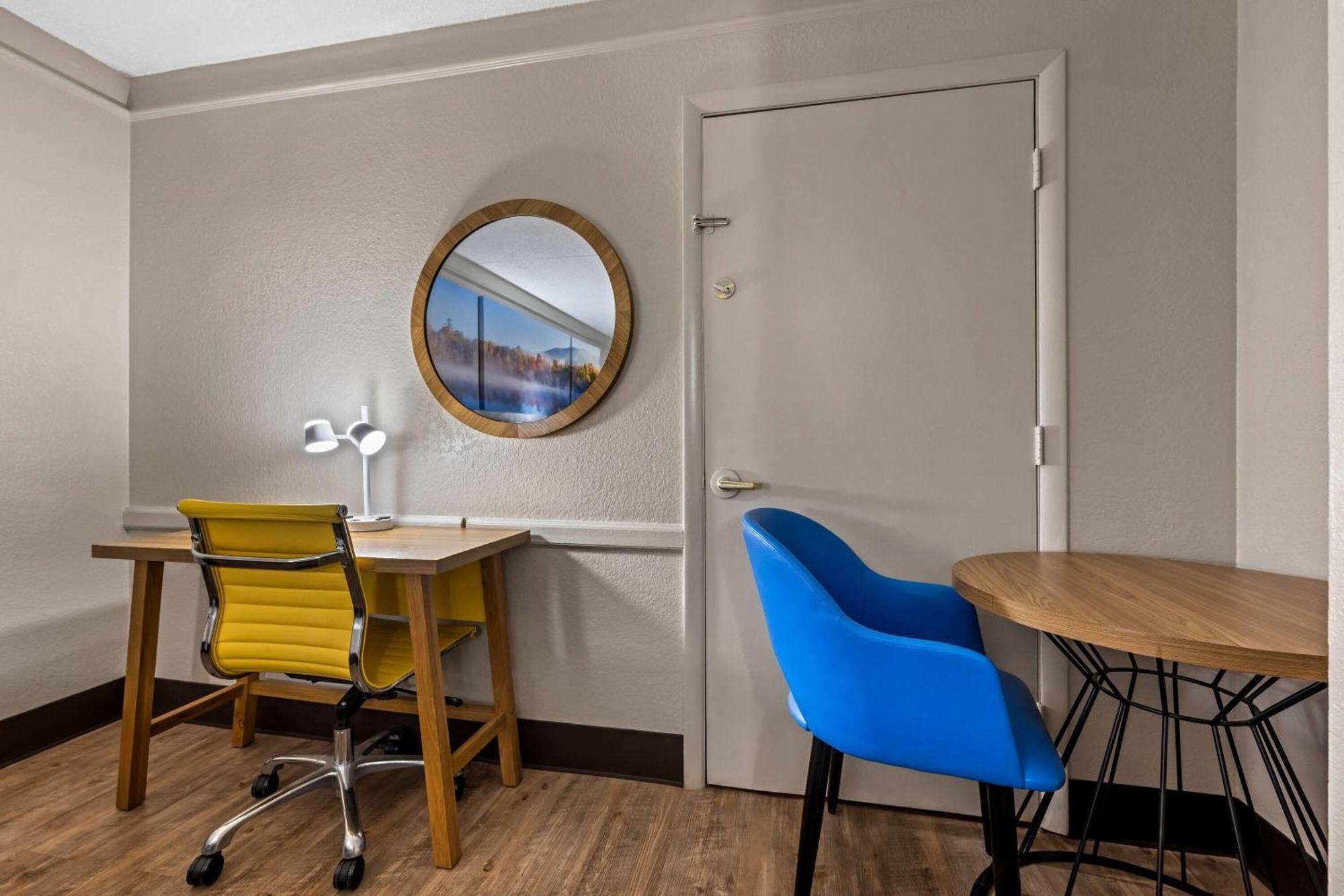 Days Inn By Wyndham Birmingham/West Экстерьер фото