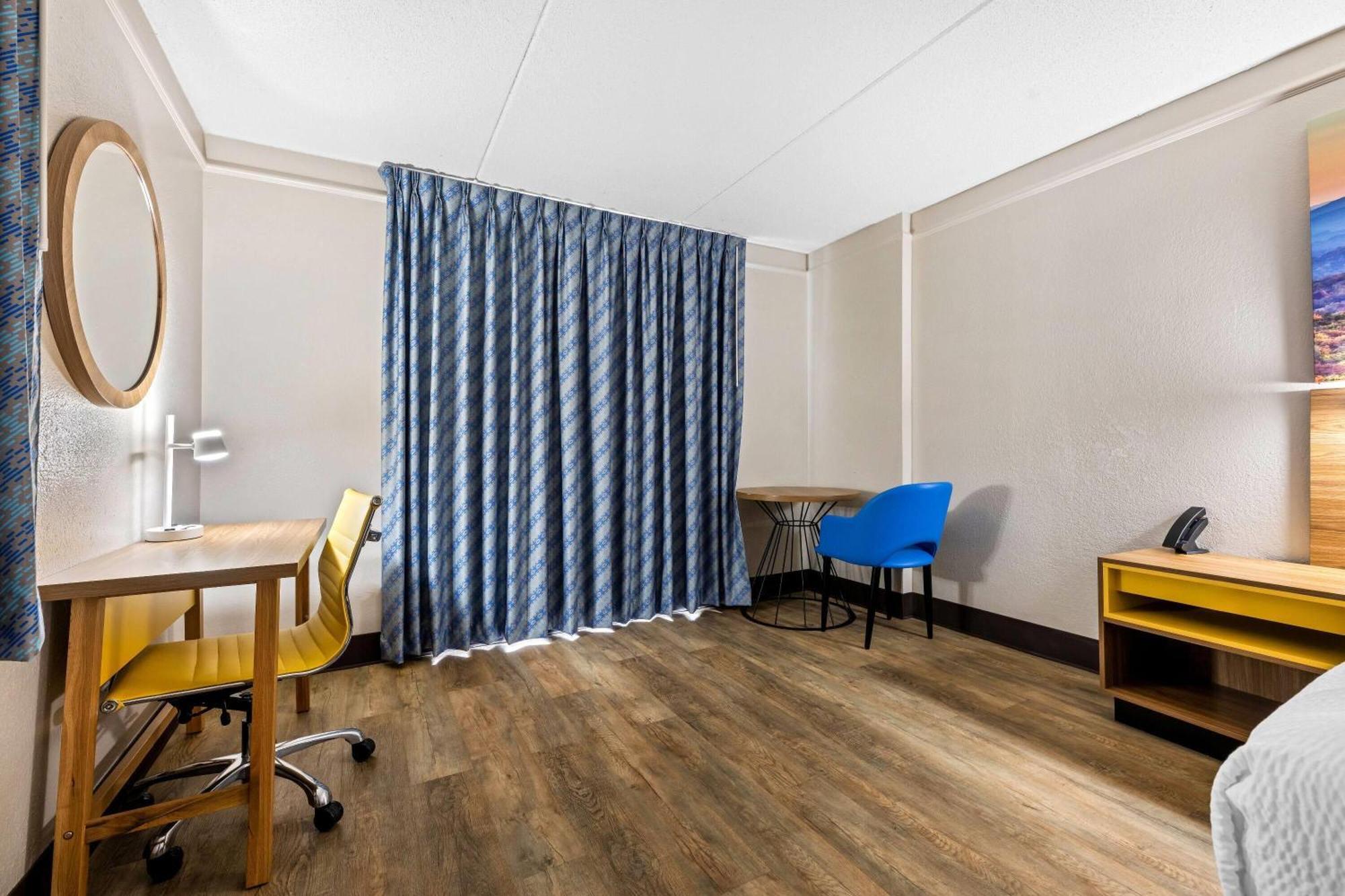Days Inn By Wyndham Birmingham/West Экстерьер фото